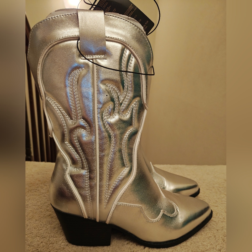 New Forever 21 Silver Metallic Western Cowboy Boots. - Picture 6 of 10